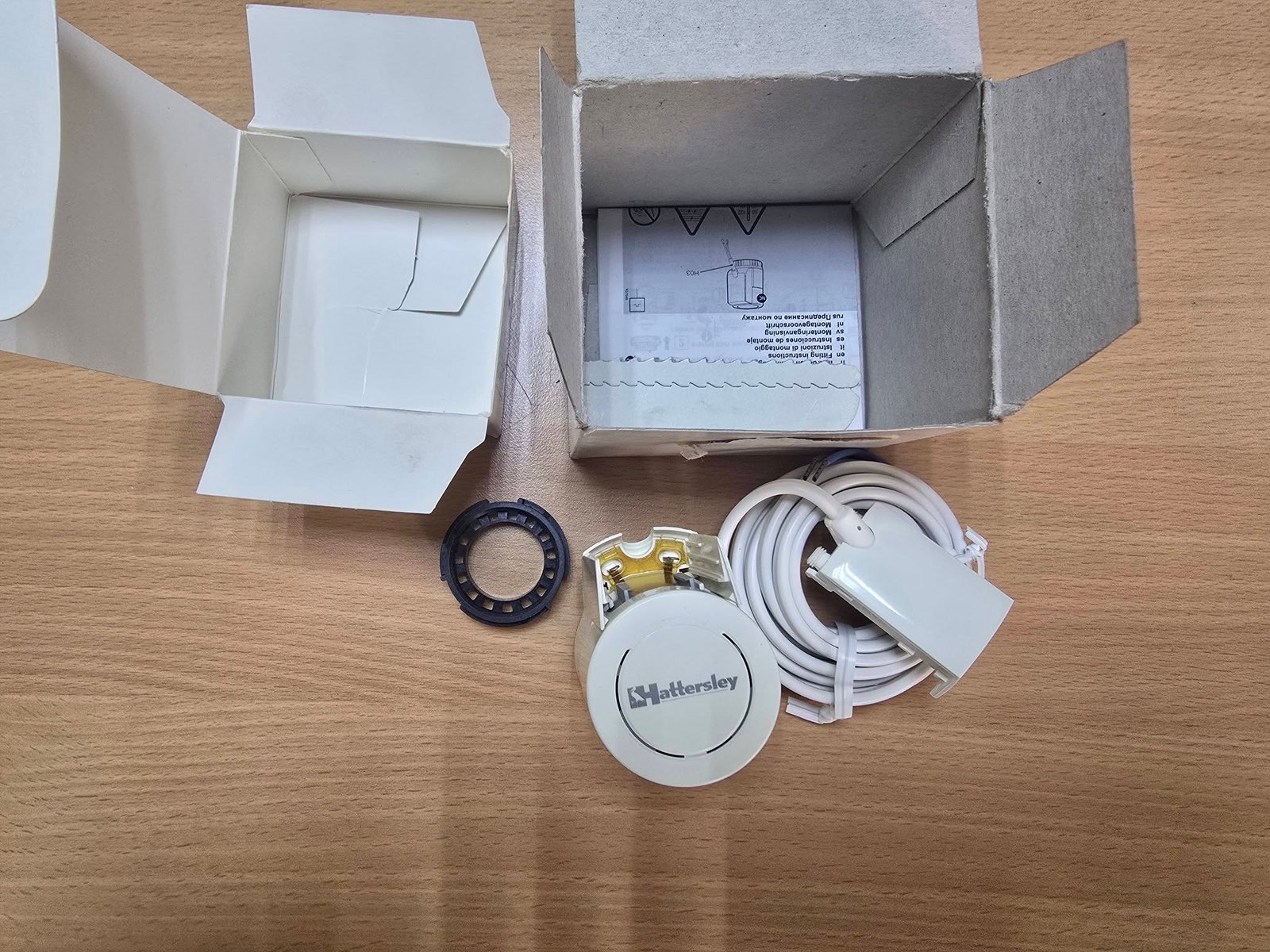 Hattersley Thermal Actuator 001932TP345BD – 24V AC/DC, Normally Closed (NC), Swiss Made - Image 2
